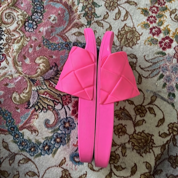 Steve Madden Neon Pink Slides 🌵7 - Picture 11 of 11